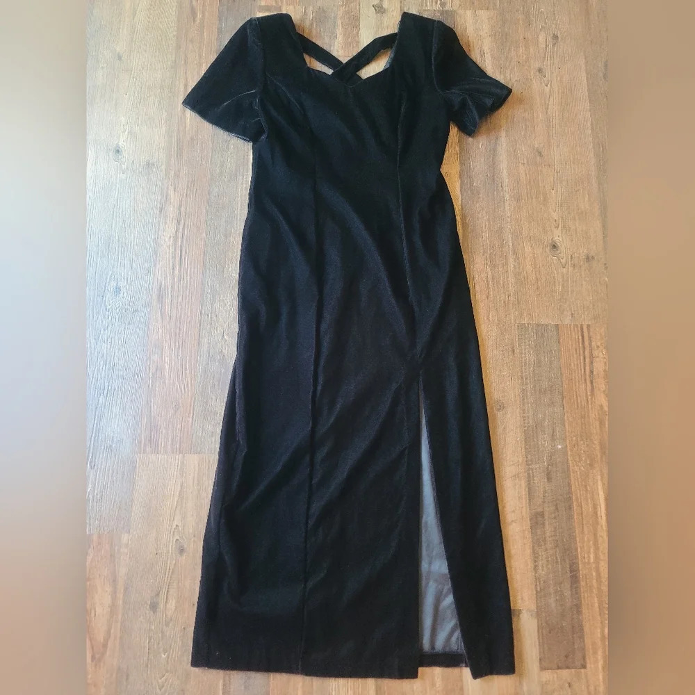 Vintage Jessica Howard Black Velvet Short Sleeve Dress